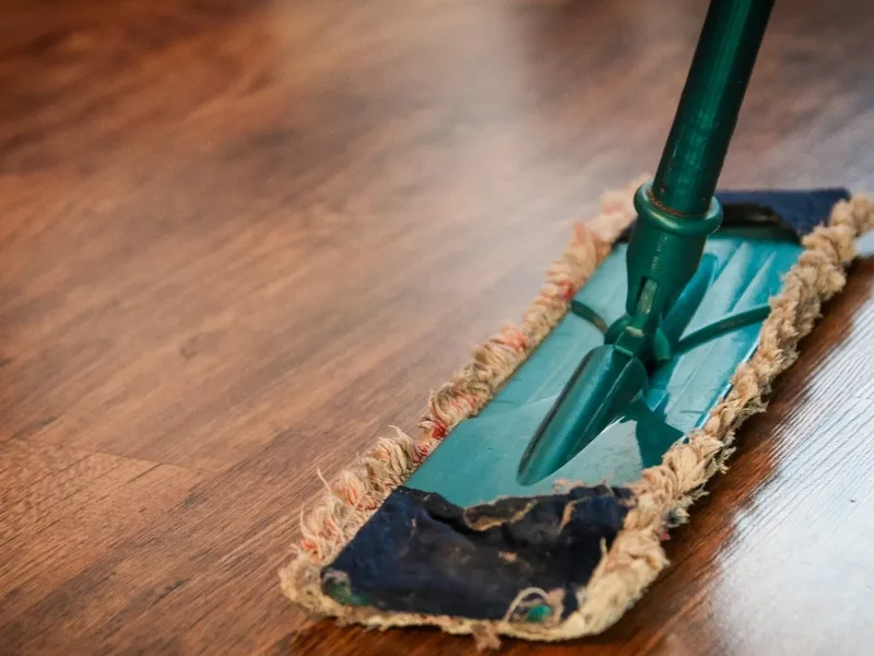 How to Clean Laminate Flooring - Inovar Floor